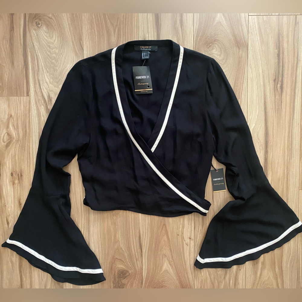 Forever 21 Wrap Top Bell Sleeves Tie Top Size Large